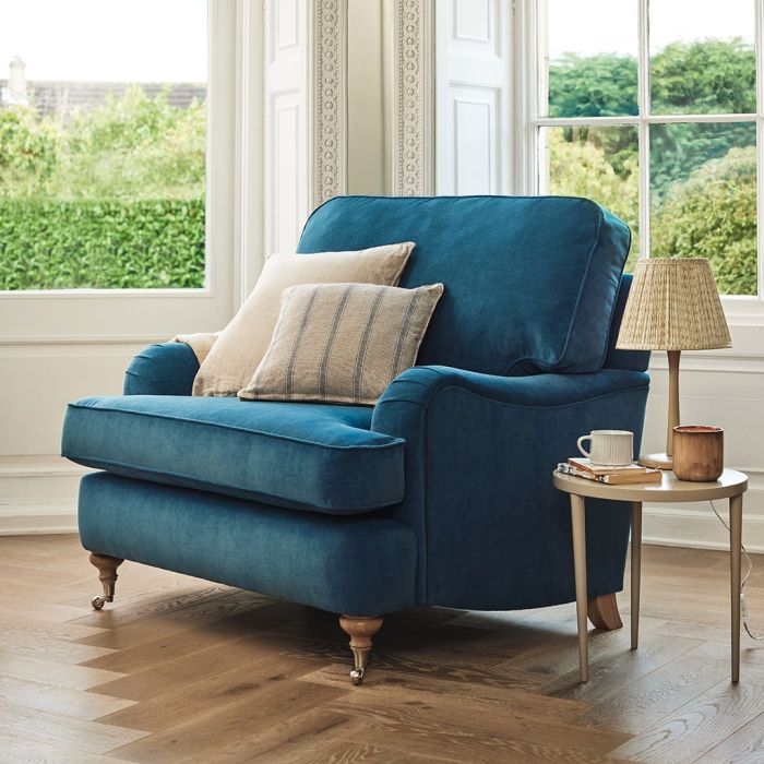 Knaresborough Snuggle Chair in Jasi-Delph
