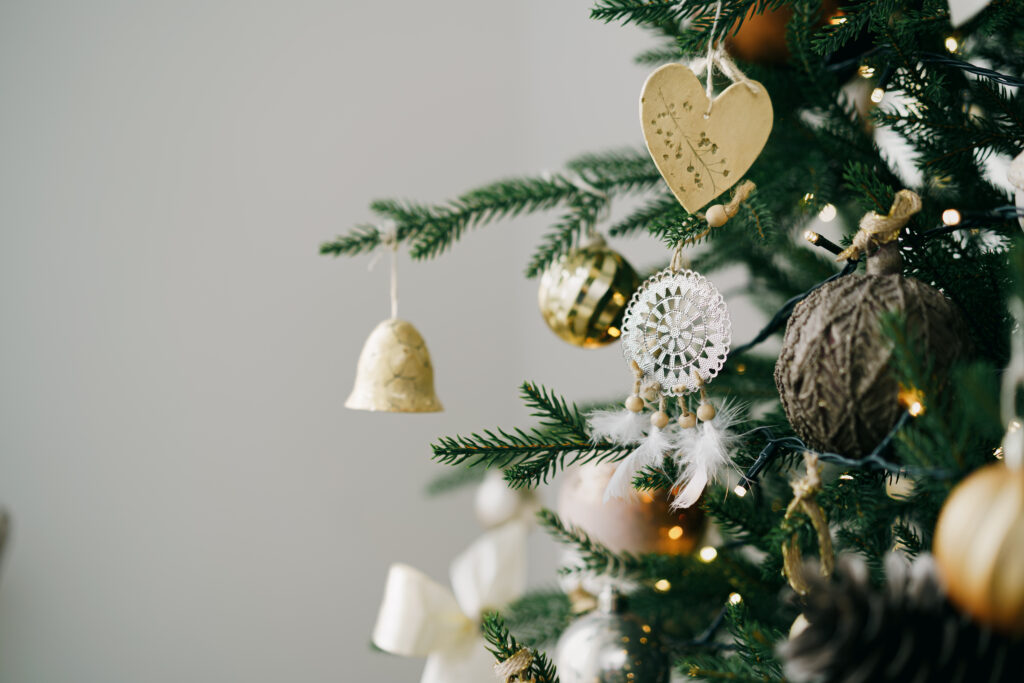 5 Paper Christmas Decorations to make at Home