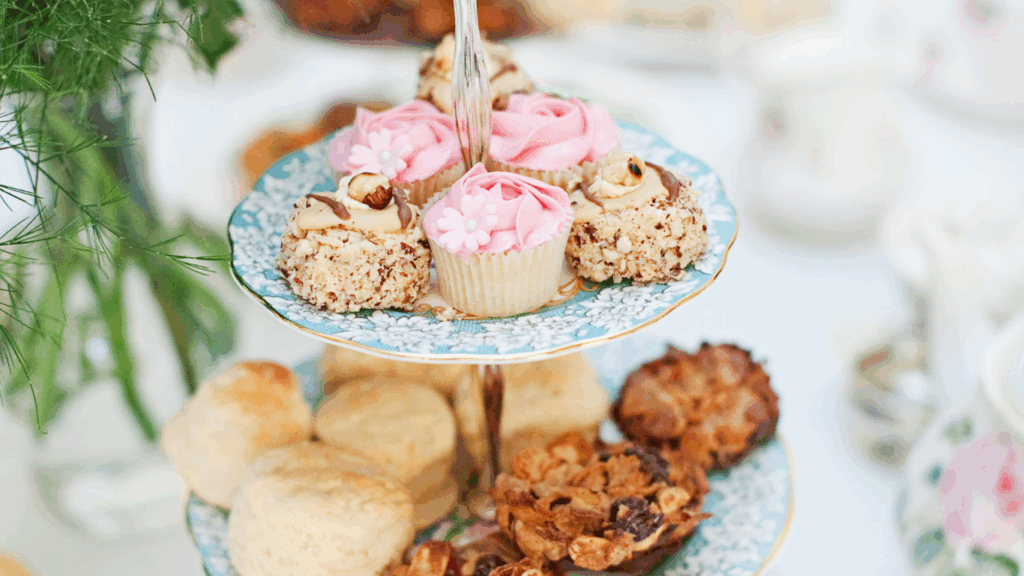 How to make a vintage cake stand